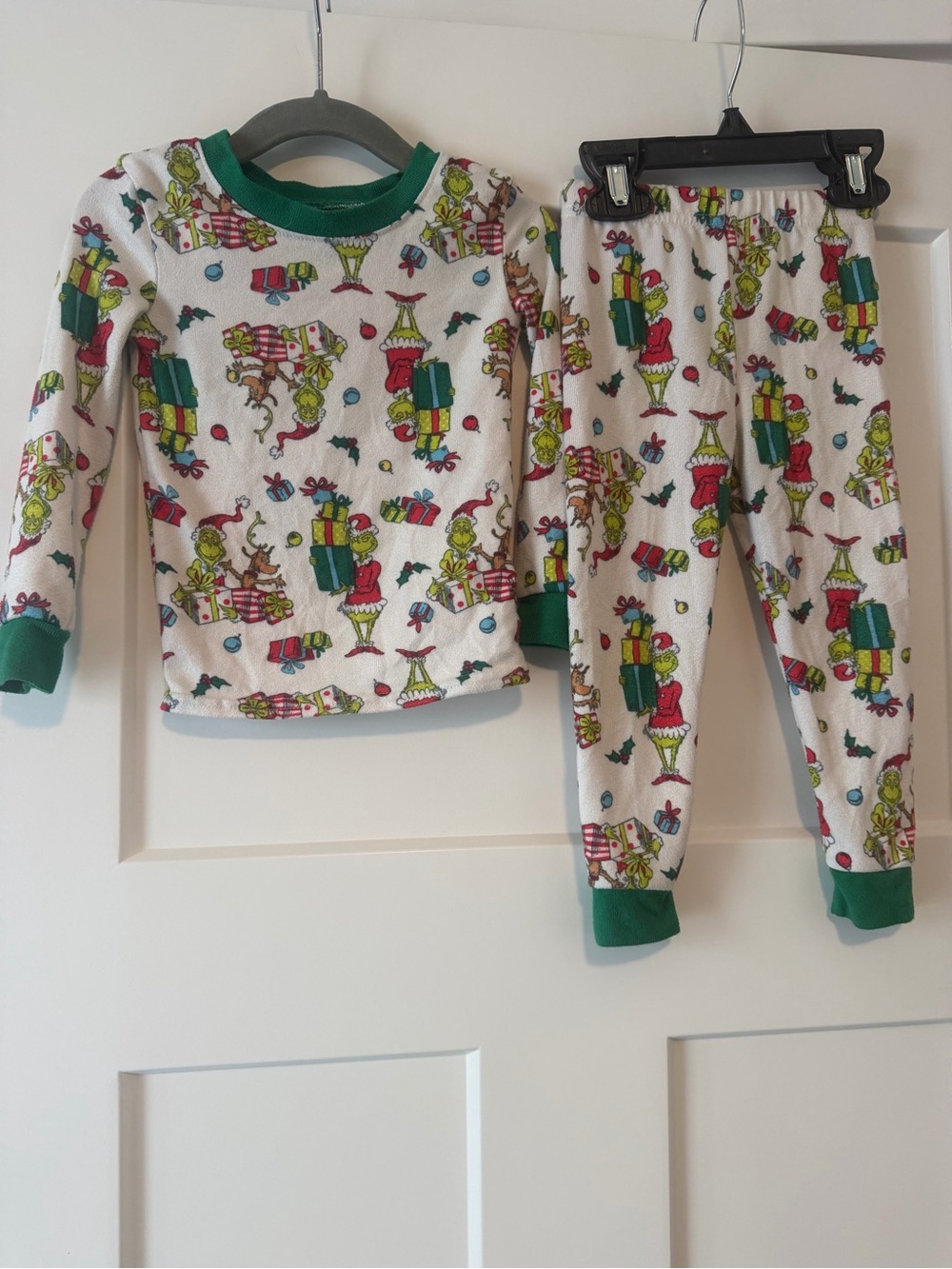 Dr. Seuss White Holiday Print Pajama Set with Green Trim